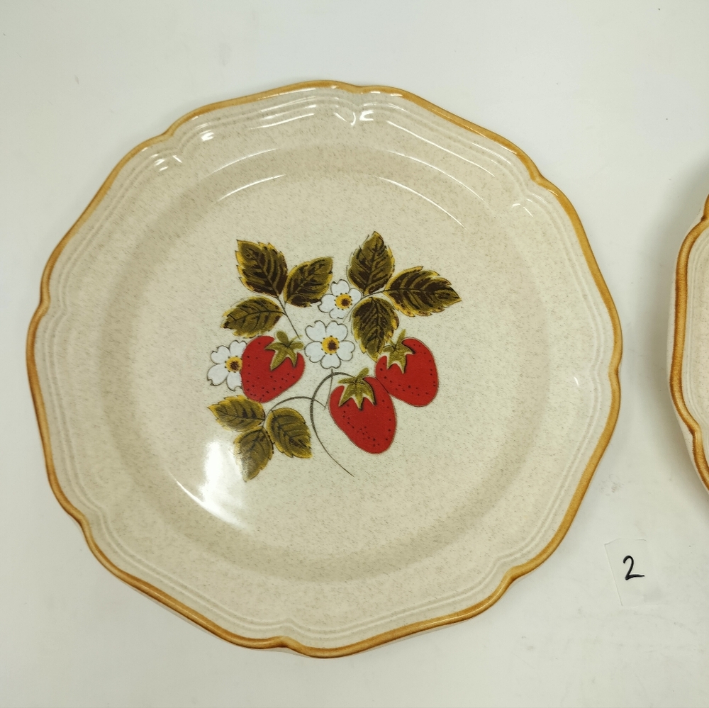 Vintage MIKASA Strawberry Festival Dinner Plate 10 3/4" EB 801 Pattern Set Of 2 - Picture 6 of 9